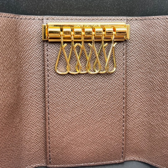 LOUIS VUITTON 6 Key Holder - (Discontinued from Louis Vuitton Website) - NEW! - Picture 8 of 11